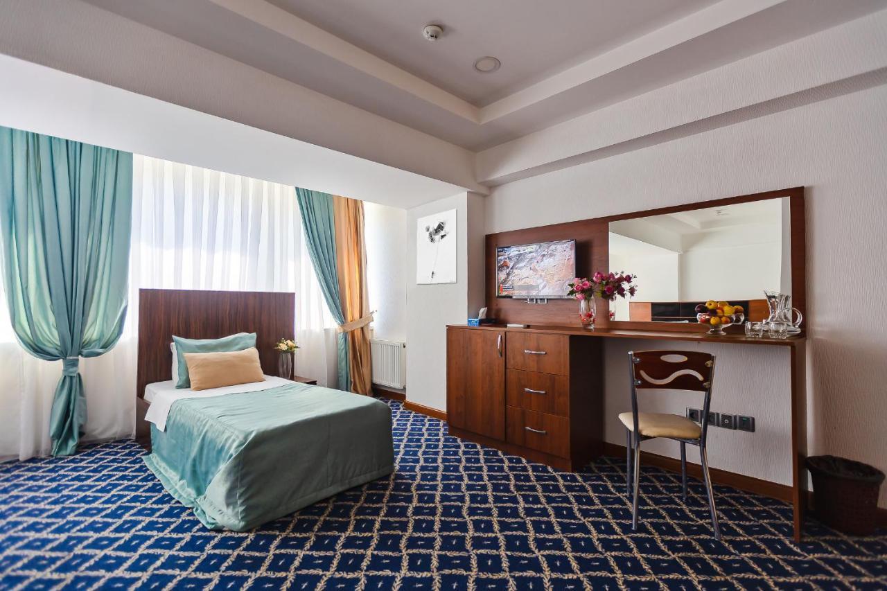 Demir Yol Plaza Hotel Baku Zewnętrze zdjęcie